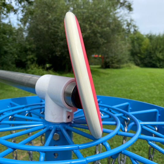 WOD Hutman Axiom Discs Pixel Putter
Profilansicht - sanfter Übergang vom Rand, flach und eher fest