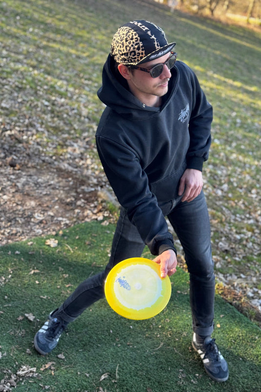 Innova Savant während Vorhand Wurf, gelb, Halo Star Plastik, WOD HUtman Edition