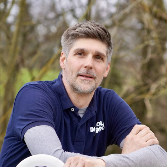 Profilbild von Stefan Minkwitz, Gründer und CEO von WOD WORLD OF DISCS auf dem DiscGolf Parcours in Wenzenbach bei Regensburg