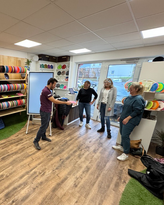 Kaufberatung im WOD DiscGolf Shop mit TechDisc