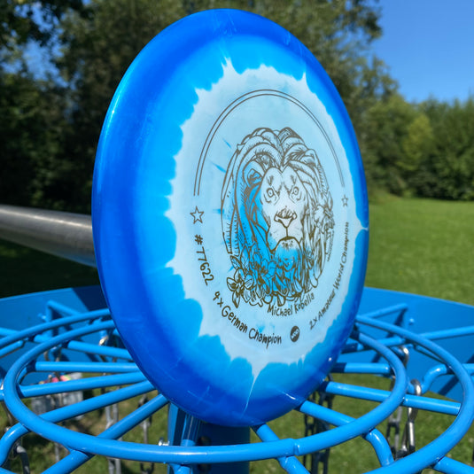 Innova Thunderbird Fairway Driver im Michael Kobella Chamion Lion Design
Halo Star Plastik, WOD exklusiv
Detail, blau weiße Version, goldener Stamp
