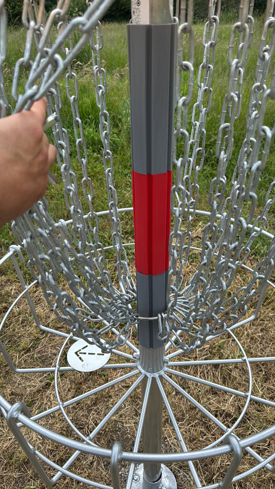 Dreiteiliges Hülsen Set "Ninja". Dämpft Geräusche, 3D Druck, farblich abgesetzte Zielzone. Montiert auf Discmania DiscCatcher Pro