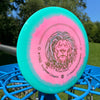 Innova Thunderbird Fairway Driver im Michael Kobella Chamion Lion Design
Halo Star Plastik, WOD exklusiv
Detail, pink türkise Version, goldener Stamp